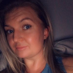 Meet your Posher, Caitlin